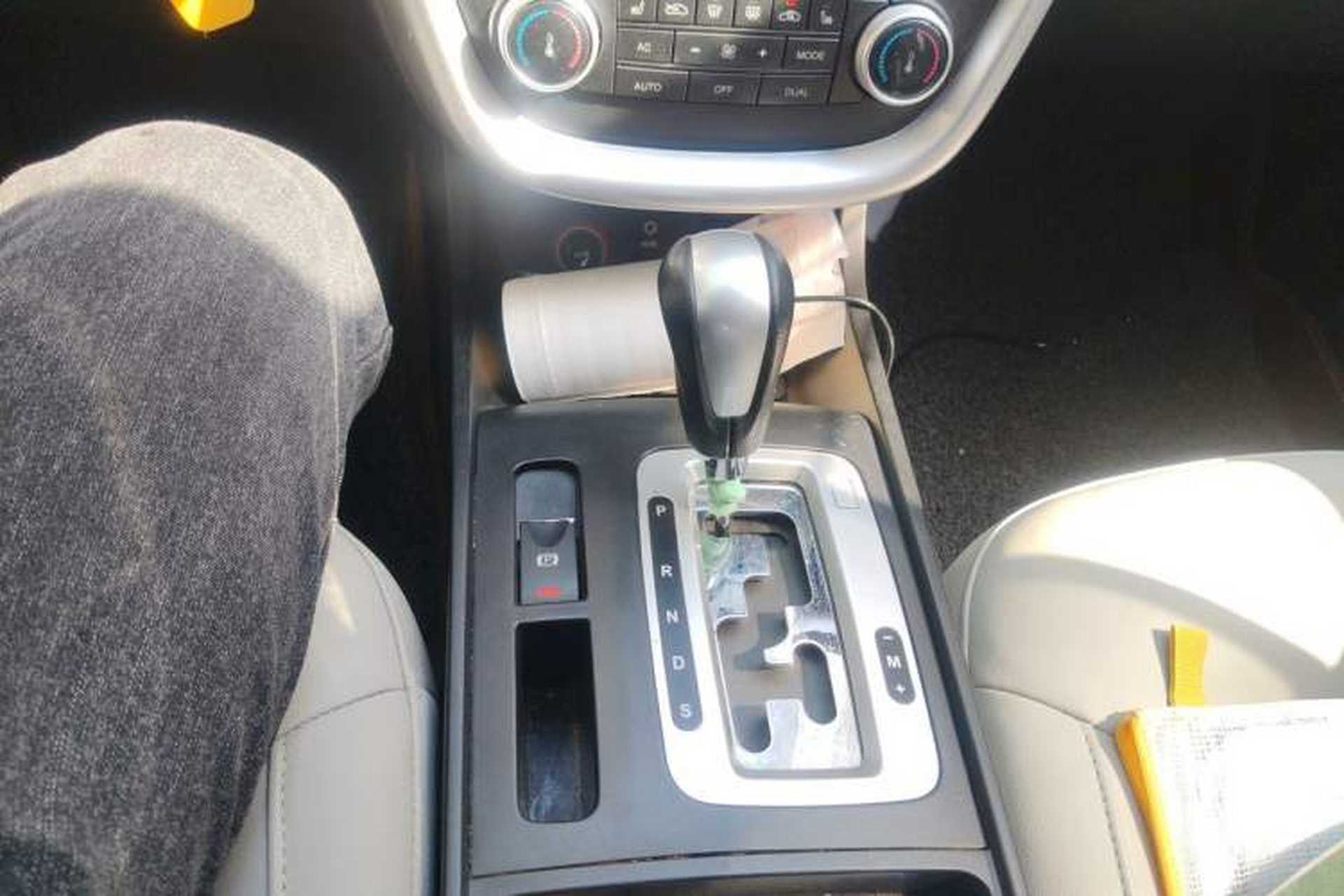 Used Bestune X80 2013 2.0L automatic luxury version Gear Lever