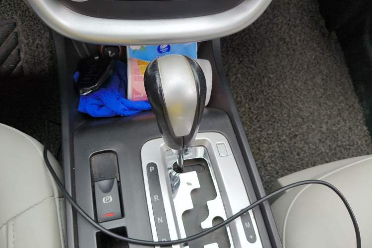 Used Bestune X80 2013 2.0L automatic luxury version Gear Lever