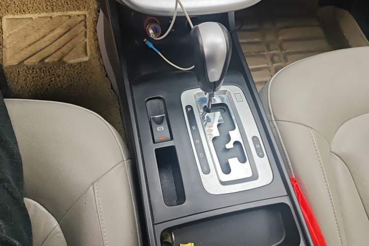 Used Bestune X80 2013 2.0L automatic luxury version Gear Lever