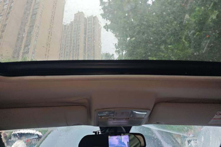 Used Bestune X80 2013 2.0L automatic comfort version Headliner