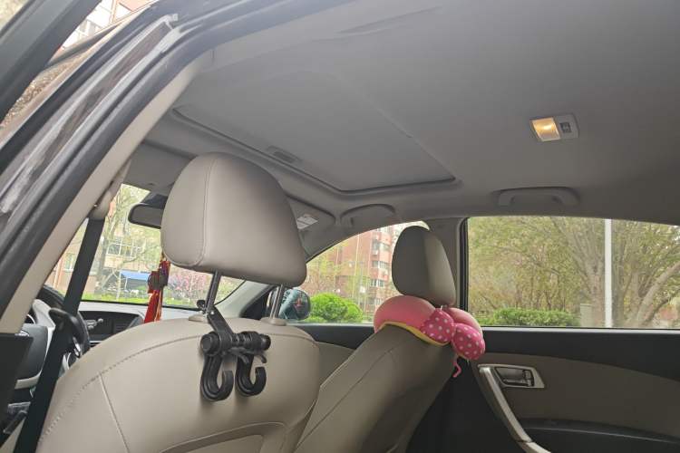 Used Bestune X80 2013 2.0L automatic luxury version Headliner