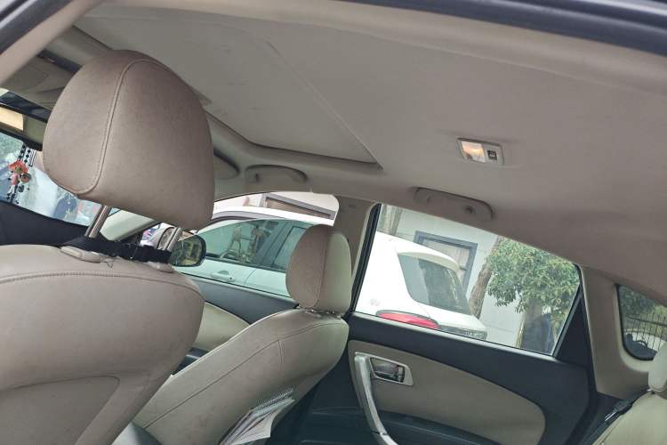 Used Bestune X80 2013 2.0L manual luxury version Headliner