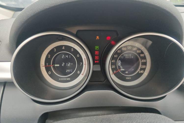 Used Bestune X80 2013 2.0L automatic luxury version Instrument Cluster