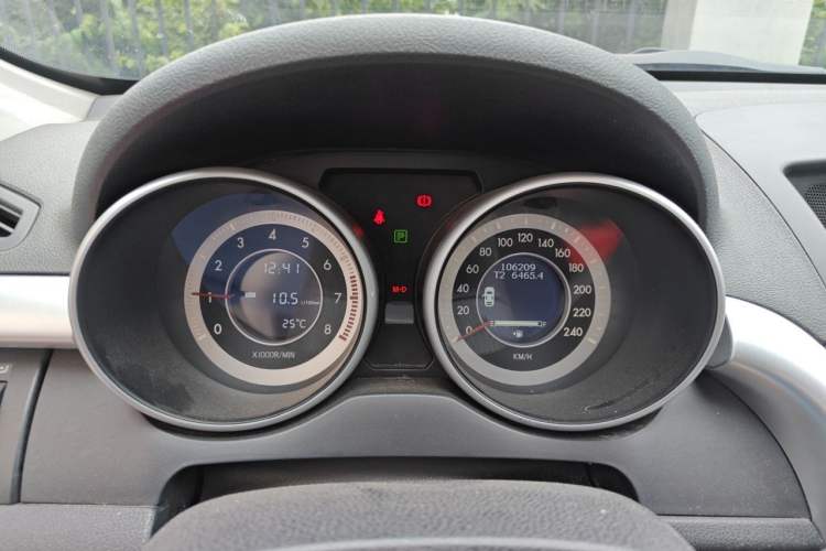 Used Bestune X80 2013 2.0L automatic luxury version Instrument Cluster