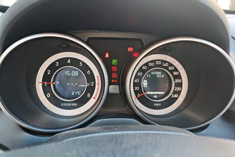 Used Bestune X80 2013 2.0L automatic luxury version Instrument Cluster