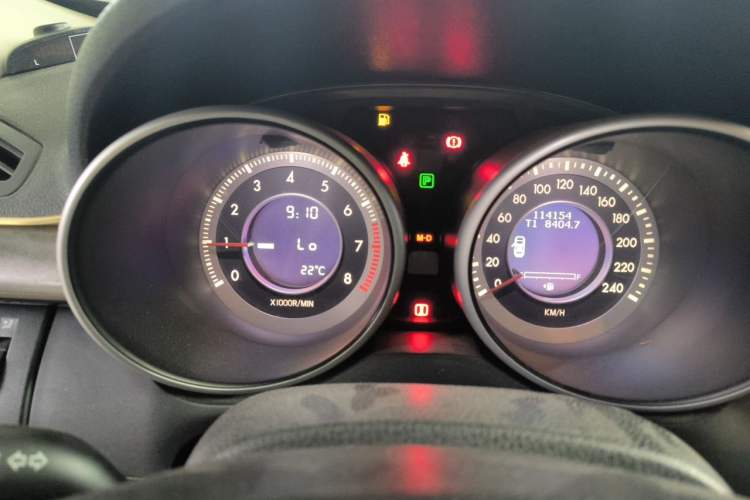 Used Bestune X80 2013 2.0L automatic luxury version Instrument Cluster
