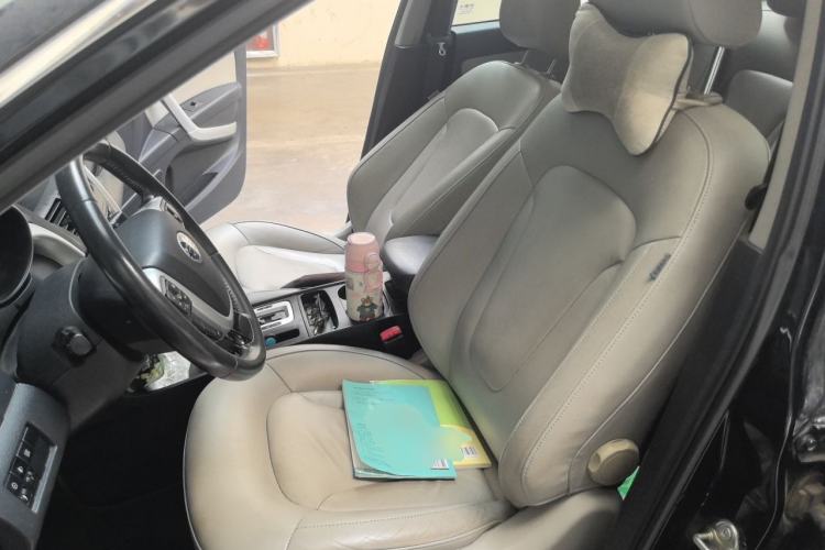 Used Bestune X80 2013 2.0L automatic luxury version Left Front Seat