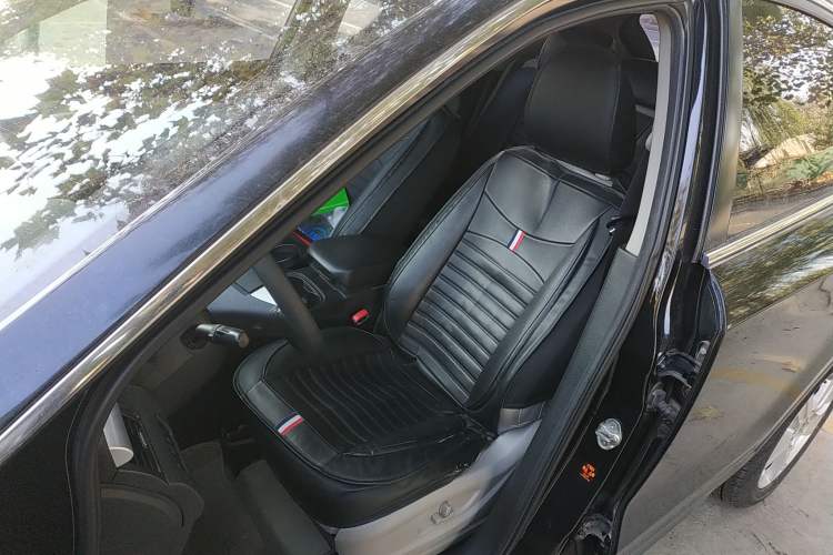 Used Bestune X80 2013 2.0L automatic luxury version Left Front Seat