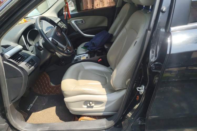 Used Bestune X80 2013 2.0L automatic luxury version Left Front Seat