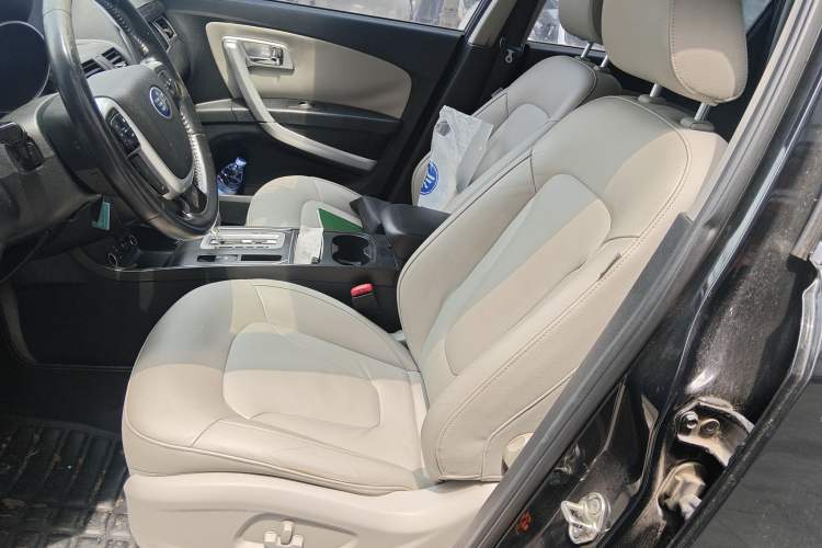 Used Bestune X80 2013 2.0L automatic luxury version Left Front Seat