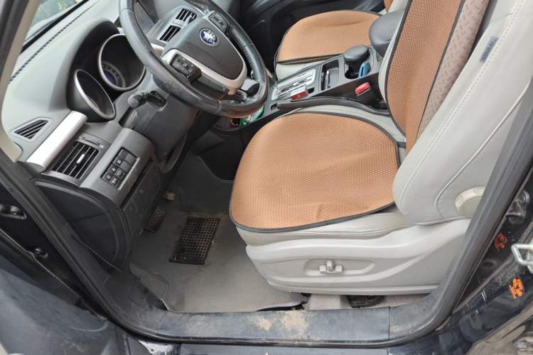 Used Bestune X80 2013 2.0L automatic luxury version Left Front Seat