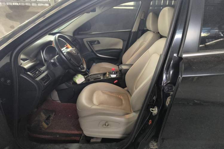 Used Bestune X80 2013 2.0L automatic luxury version Left Front Seat