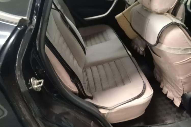 Used Bestune X80 2013 2.0L automatic comfort version Left Rear Seat