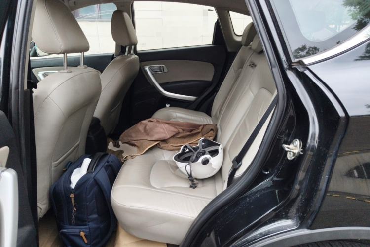 Used Bestune X80 2013 2.0L automatic luxury version Left Rear Seat