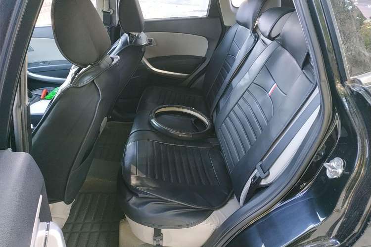 Used Bestune X80 2013 2.0L automatic luxury version Left Rear Seat