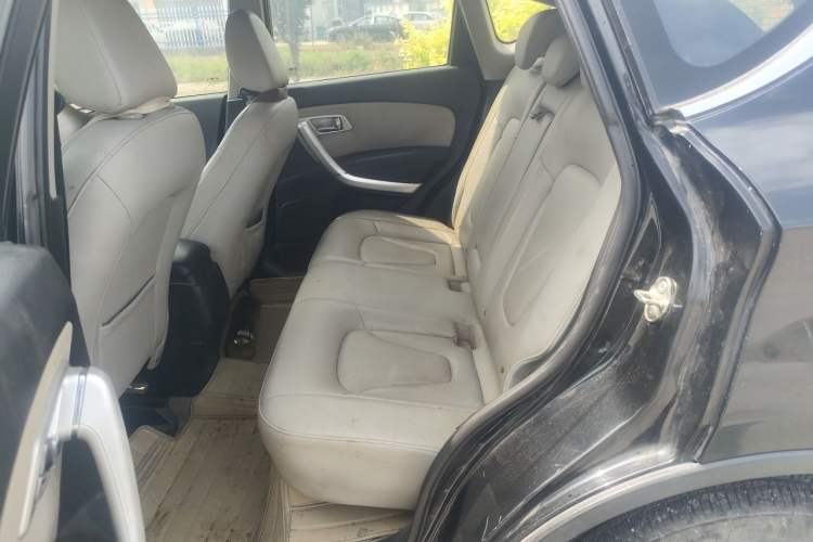 Used Bestune X80 2013 2.0L automatic luxury version Left Rear Seat
