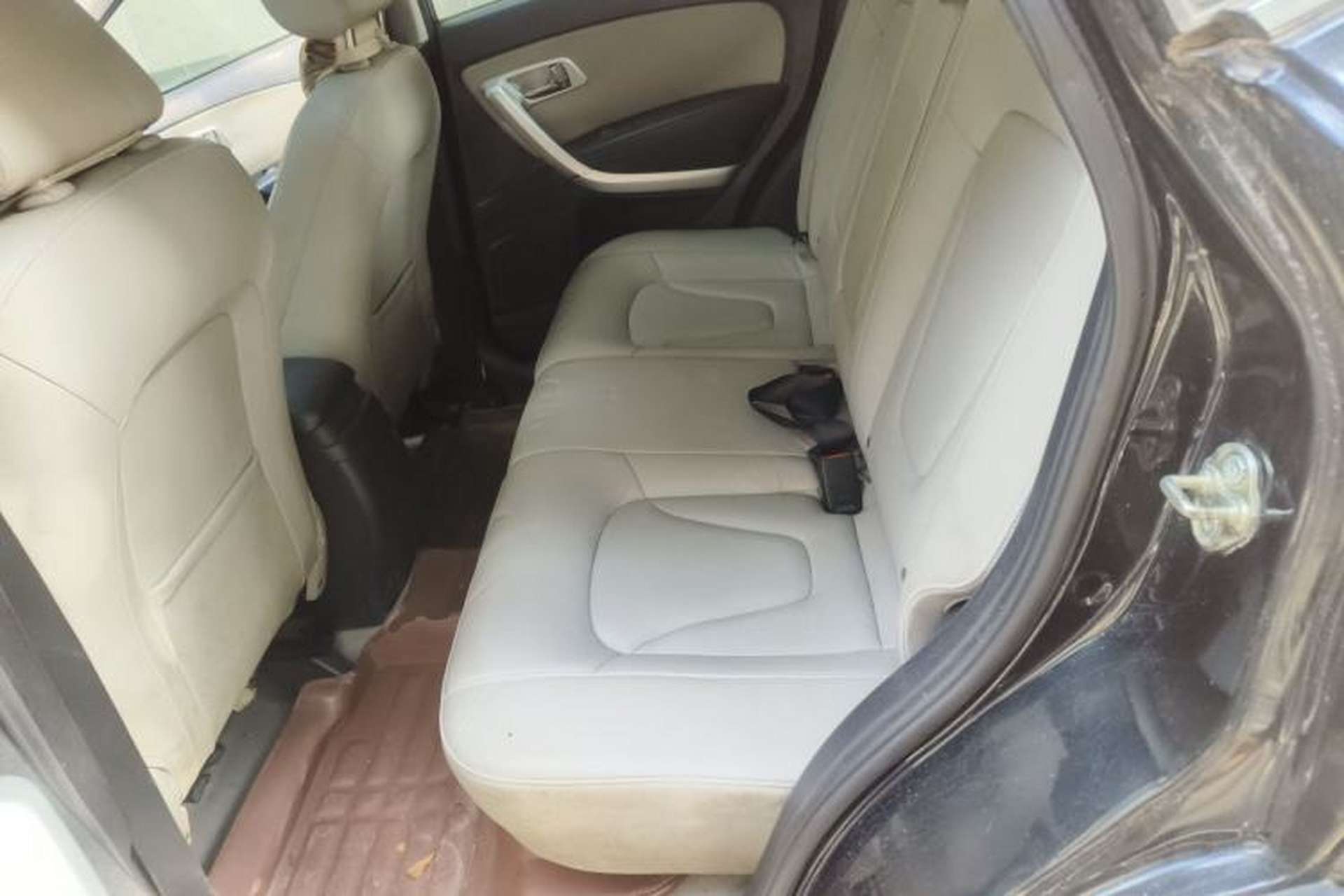 Used Bestune X80 2013 2.0L automatic luxury version Left Rear Seat