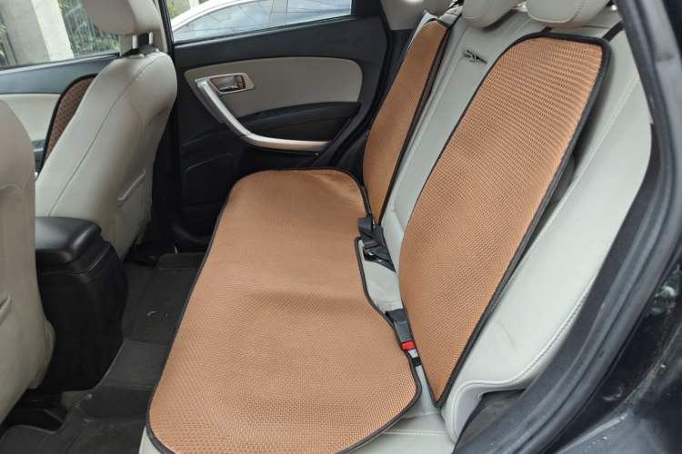 Used Bestune X80 2013 2.0L automatic luxury version Left Rear Seat