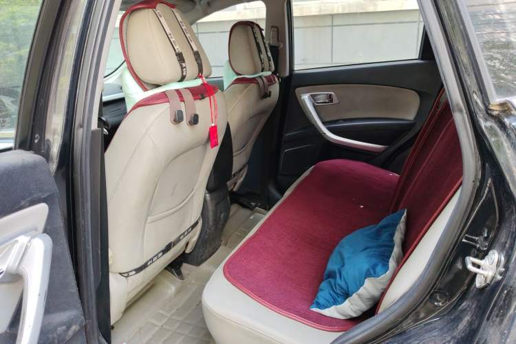 Used Bestune X80 2013 2.0L automatic comfort version Left Rear Seat
