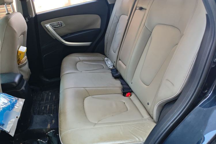 Used Bestune X80 2013 2.0L automatic luxury version Left Rear Seat