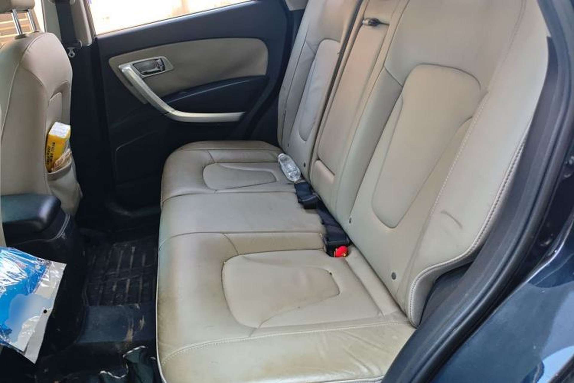 Used Bestune X80 2013 2.0L automatic luxury version Left Rear Seat