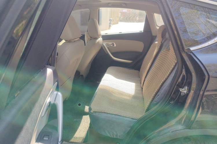 Used Bestune X80 2013 2.0L automatic luxury version Left Rear Seat