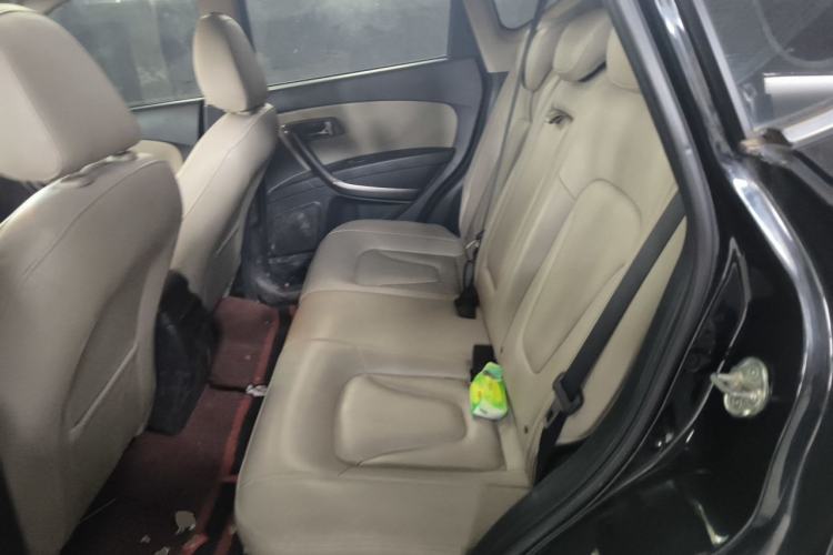 Used Bestune X80 2013 2.0L automatic luxury version Left Rear Seat