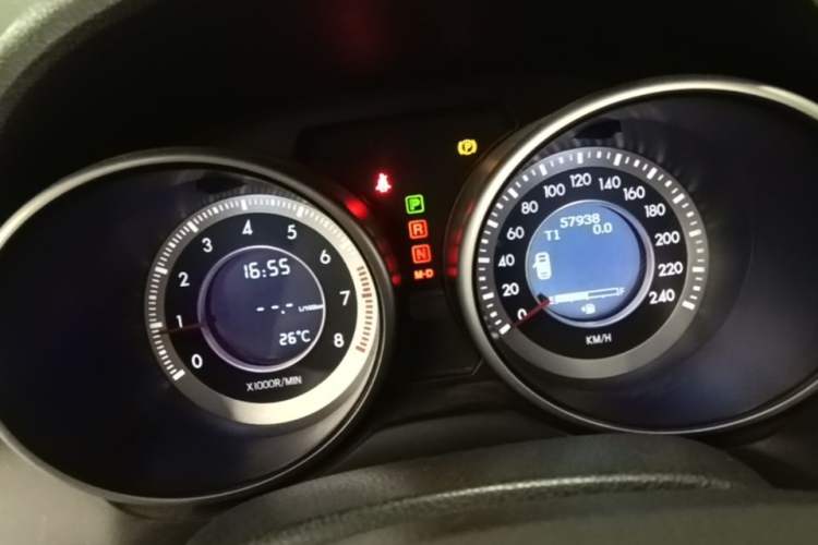 Used Bestune X80 2013 2.0L automatic comfort version Odometer Close Up