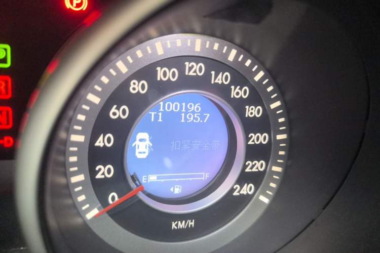Used Bestune X80 2013 2.0L automatic luxury version Odometer Close Up
