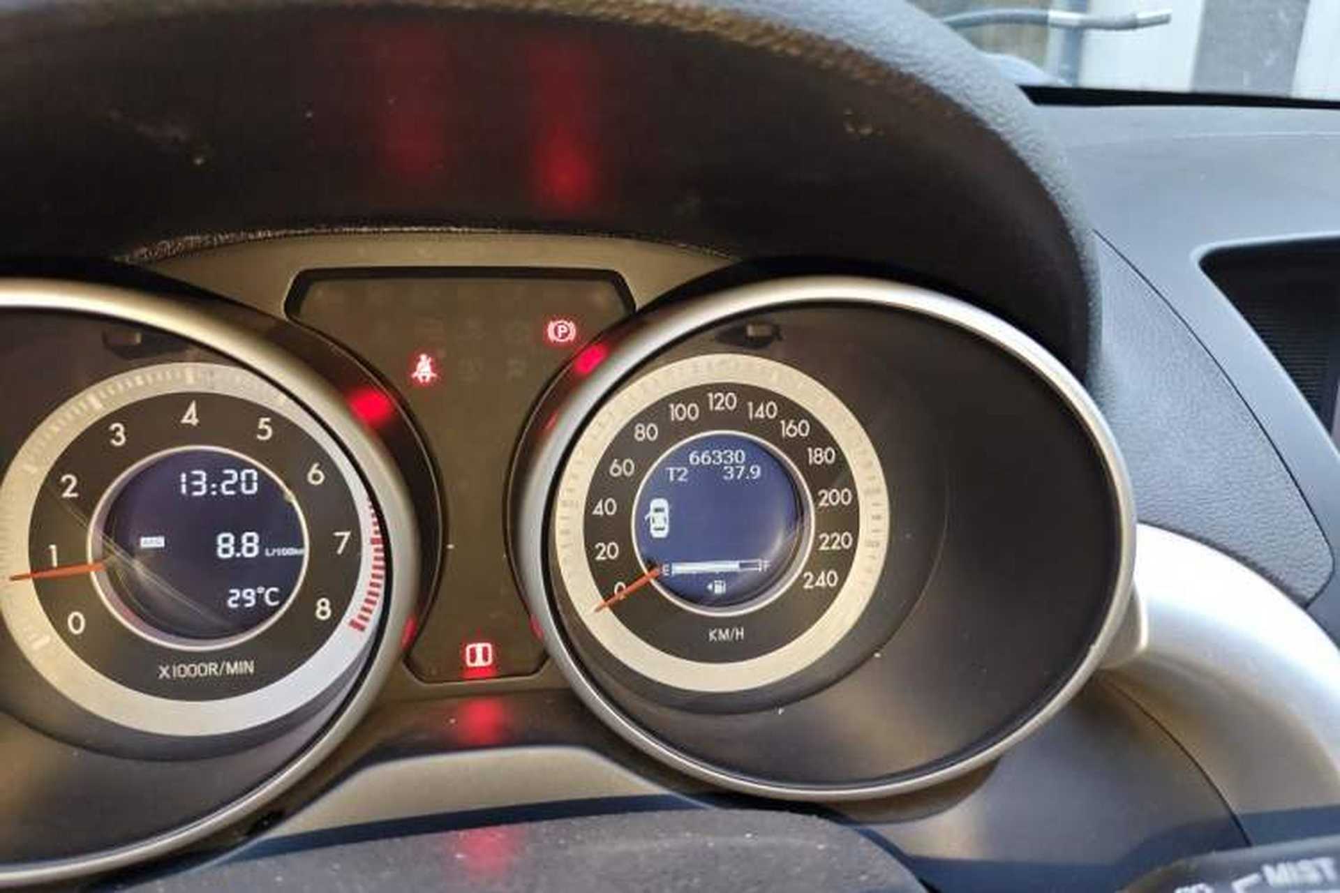 Used Bestune X80 2013 2.0L manual luxury version Odometer Close Up
