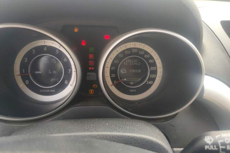 Used Bestune X80 2013 2.0L automatic luxury version Odometer Close Up