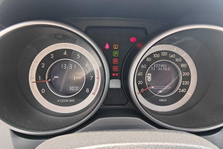 Used Bestune X80 2013 2.0L automatic luxury version Odometer Close Up