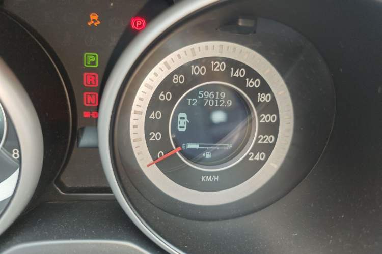 Used Bestune X80 2013 2.0L automatic luxury version Odometer Close Up
