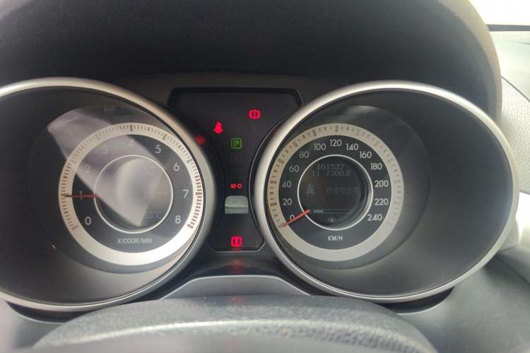 Used Bestune X80 2013 2.0L automatic comfort version Odometer Close Up