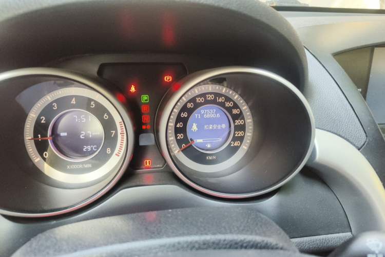 Used Bestune X80 2013 2.0L automatic luxury version Odometer Close Up