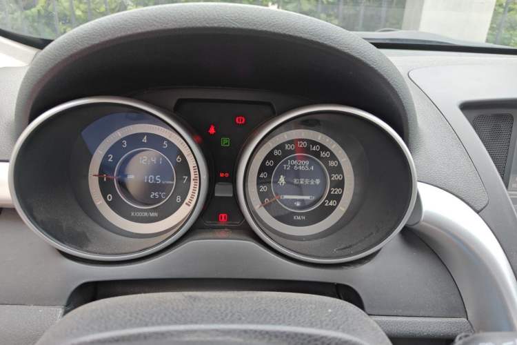 Used Bestune X80 2013 2.0L automatic luxury version Odometer Close Up