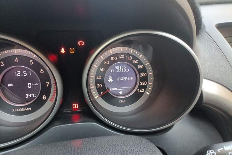 Used Bestune X80 2013 2.0L manual luxury version Odometer Close Up