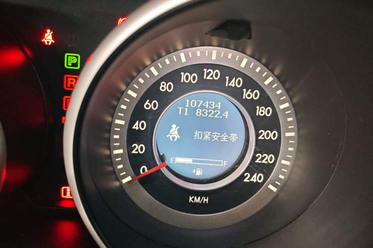Used Bestune X80 2013 2.0L automatic comfort version Odometer Close Up