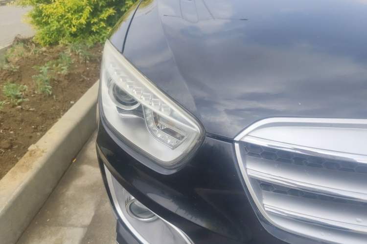 Used Bestune X80 2013 2.0L automatic luxury version Right Front Headlight