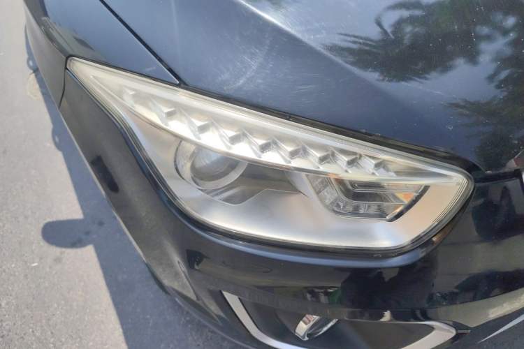 Used Bestune X80 2013 2.0L automatic luxury version Right Front Headlight
