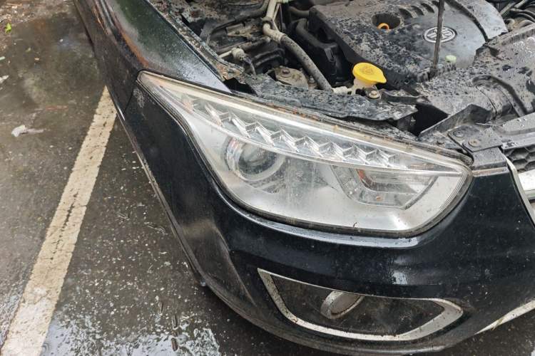 Used Bestune X80 2013 2.0L automatic comfort version Right Front Headlight
