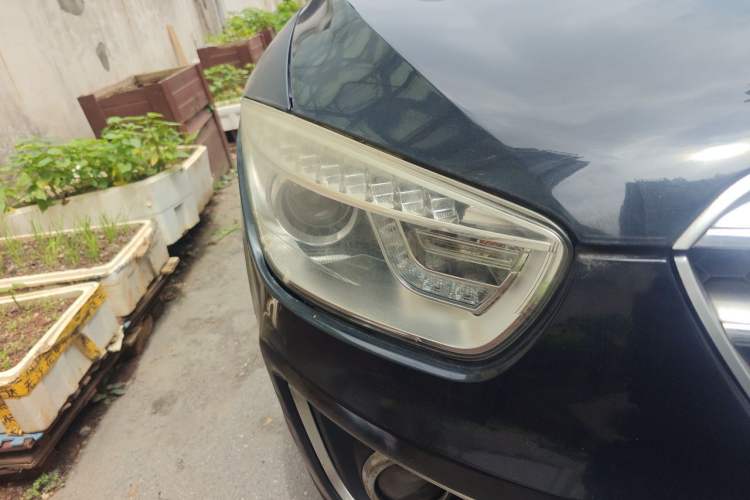 Used Bestune X80 2013 2.0L automatic comfort version Right Front Headlight