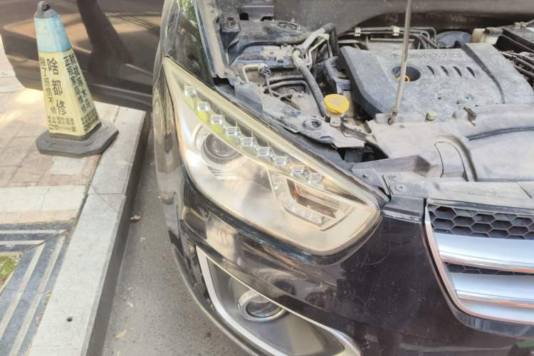 Used Bestune X80 2013 2.0L automatic luxury version Right Front Headlight