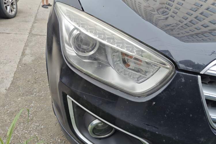 Used Bestune X80 2013 2.0L automatic luxury version Right Front Headlight