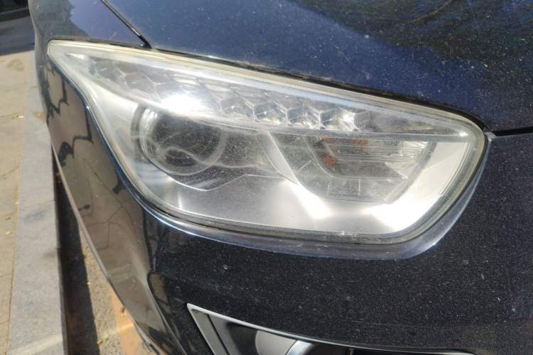Used Bestune X80 2013 2.0L automatic luxury version Right Front Headlight
