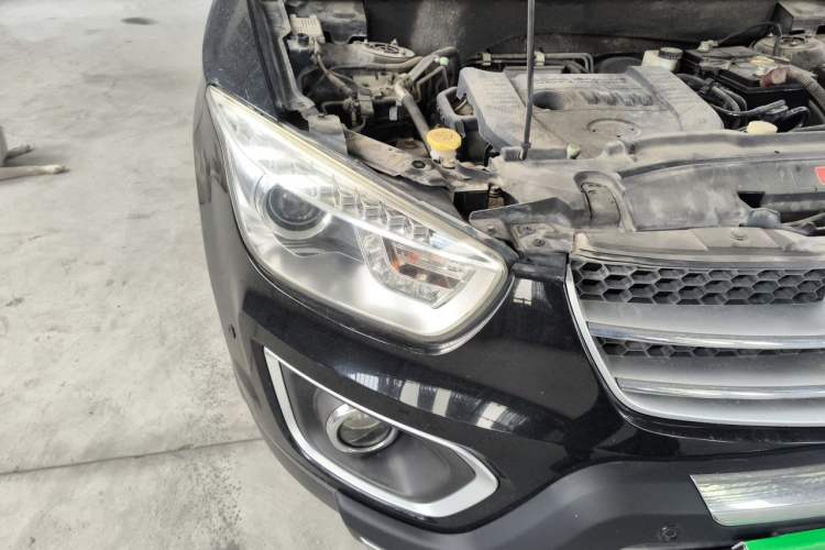 Used Bestune X80 2013 2.0L automatic luxury version Right Front Headlight