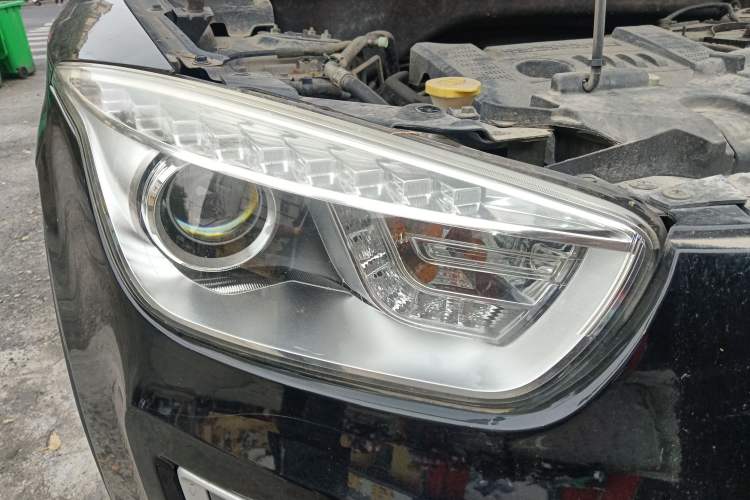 Used Bestune X80 2013 2.0L automatic comfort version Right Front Headlight