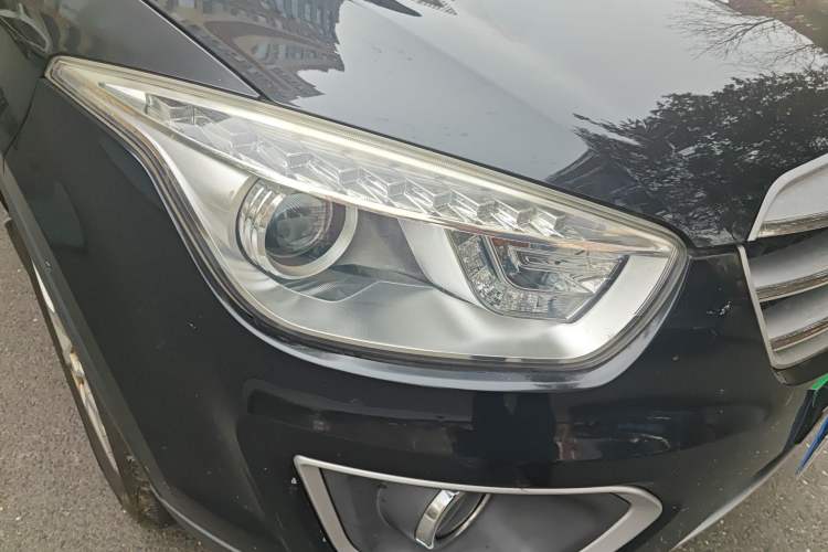 Used Bestune X80 2013 2.0L automatic luxury version Right Front Headlight