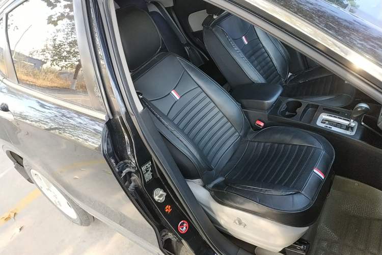 Used Bestune X80 2013 2.0L automatic luxury version Right Front Seat