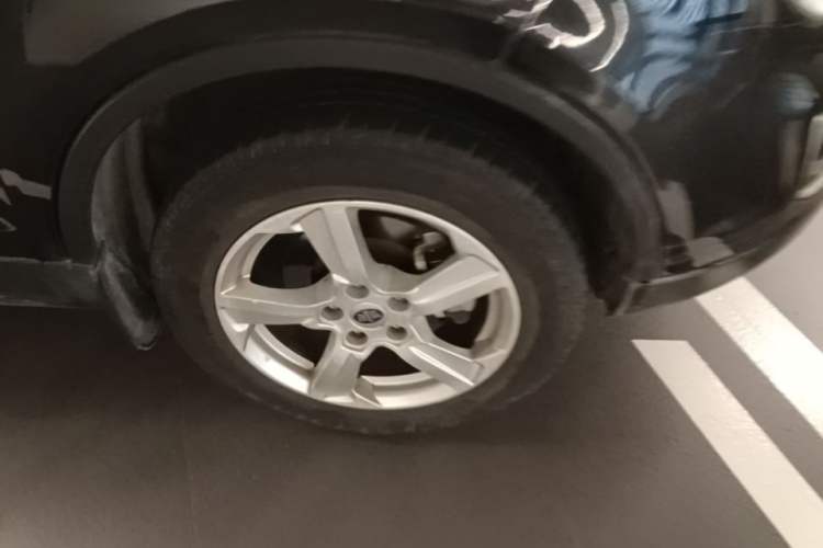 Used Bestune X80 2013 2.0L automatic comfort version Right Front Wheel Hub